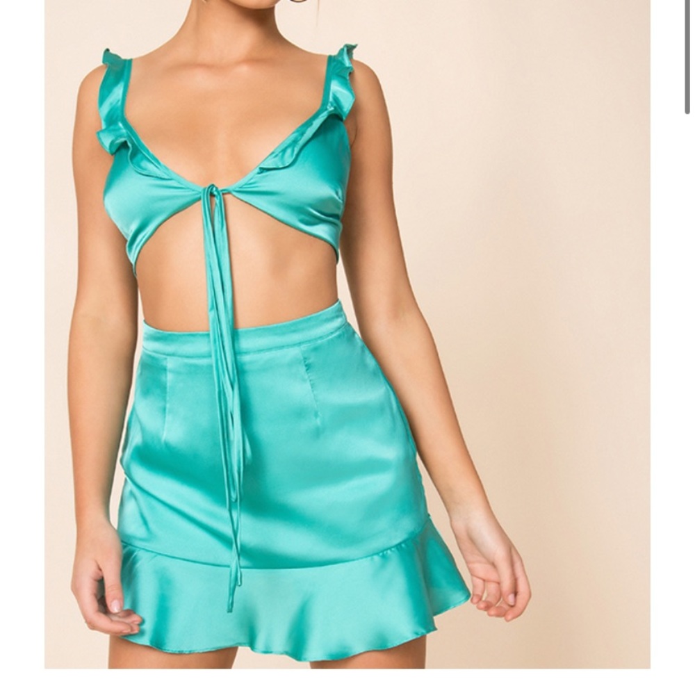 Ruffle Set - Picture 3 of 4